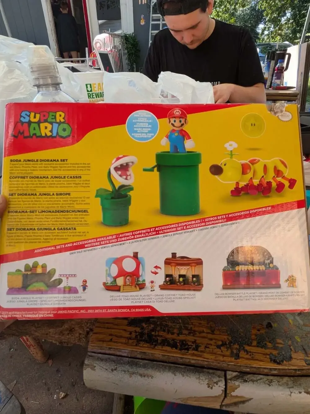 Super Mario Soda Jungle Diorama Set with Mario, Wiggler